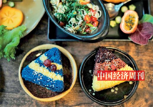 p85-3吃腻了白色的米饭,来点五彩饭吧,如蓝色的蝶豆花米饭、黄色的藏红花米饭、白色的茉莉香米饭、黑色的稻浆米饭,红色的棕红米饭等。