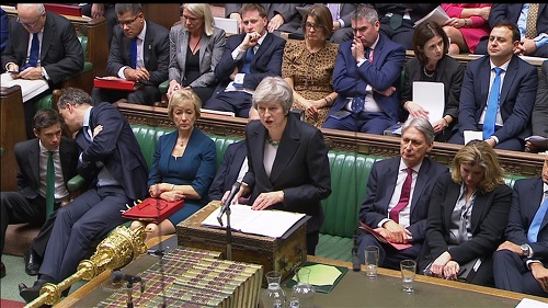 特雷莎·梅15日在英国下议院发表关于脱欧协议草案讲话的视频截图（路透社）