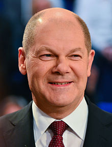 220px-Olaf_Scholz_–_Bürgerschaftswahl_in_Hamburg_2015_02.jpg