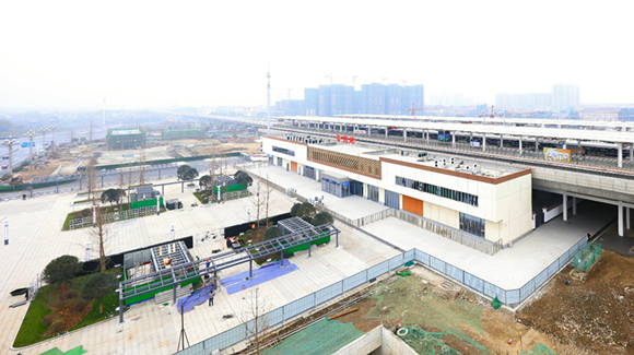 成雅铁路崇州站 齐慧敏摄影在工程建设后期,变更增加了羊马站,扩建