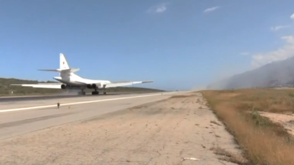 派图-160还不够 俄媒:或在美后院建空军基地