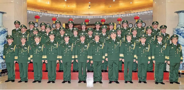 武警部队举行晋升少将警衔仪式 22名警官晋升少将警衔