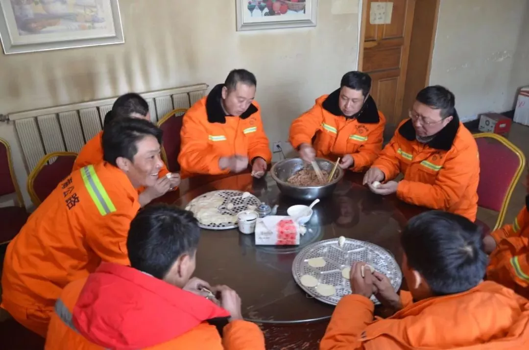 岗位上的团圆饭,家的味道 岗位上的团圆饭,家的味道