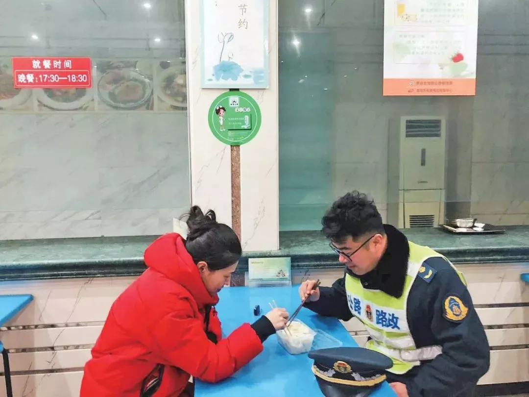 岗位上的团圆饭,家的味道 岗位上的团圆饭,家的味道