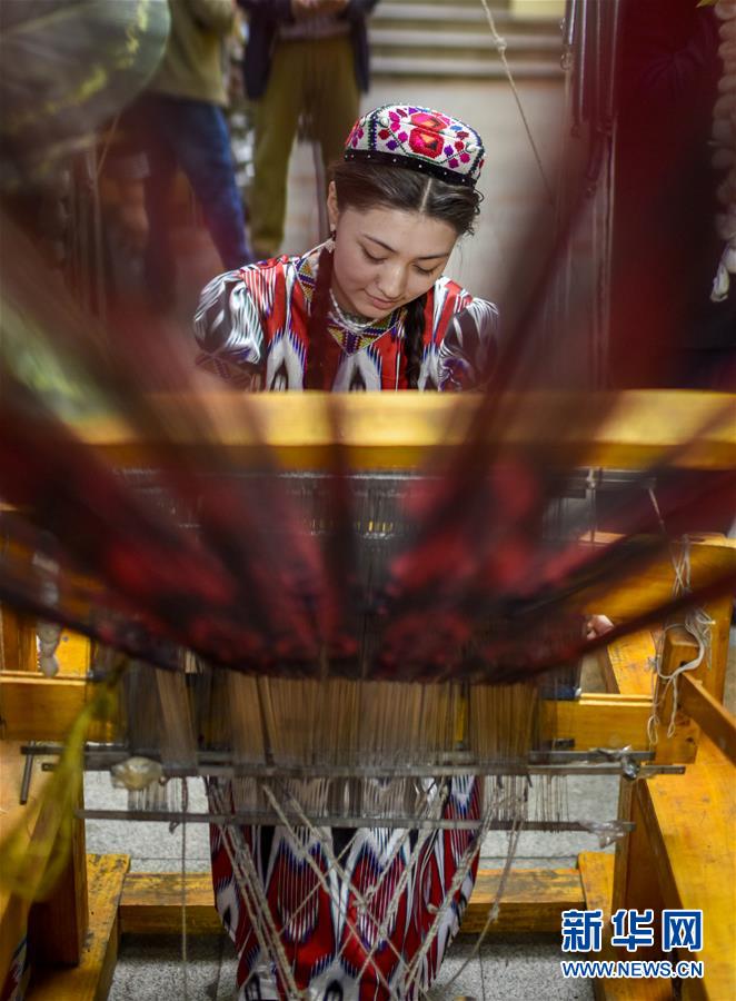 （社会）（7）新疆手艺人巧手装扮美好生活