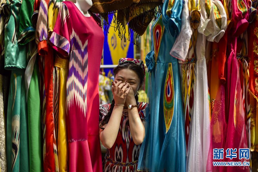 （社会）（11）新疆手艺人巧手装扮美好生活