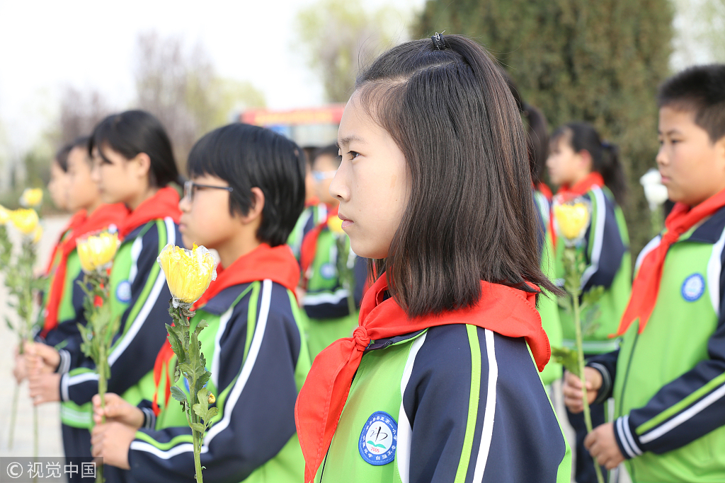 河北邢台：小学生清明祭先烈