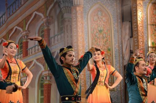 同心筑梦映天山——新疆七十年改革发展稳定述评