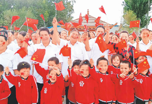 【中国脱贫传奇⑧】这个村的笑脸墙又要换了