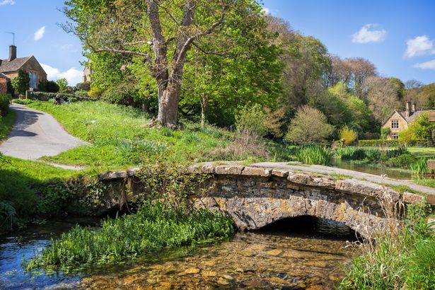 0_Ancient-stone-footbridge-in-Upper-Slaughter-The-Cotswolds-Gloucestershire-UK.jpg