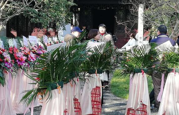 发布会现场 昆曲《浮生六记》园林版编剧周眠、音乐总监孙建安也一起参加了园林版剧稿的发布活动,交流《浮生六记》昆曲版创作的点点滴滴。担任昆曲《浮生六记》作曲的孙建安老师还现场教授大家学习昆曲工尺谱,让更多人认识到昆曲的无穷魅力。
