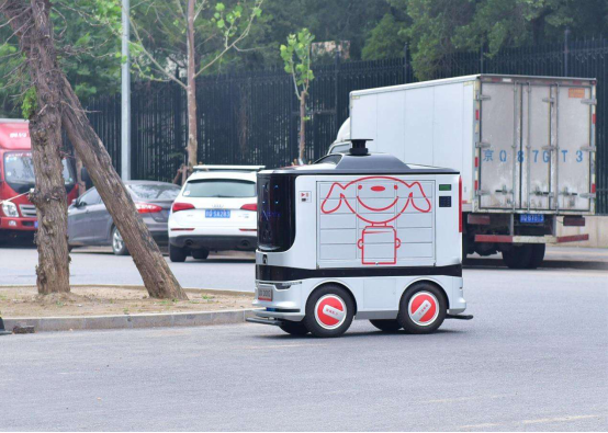 【新闻稿】“人机CP” 助战“春节也送货”，盘一盘京东物流春节值班的机器人2044.png