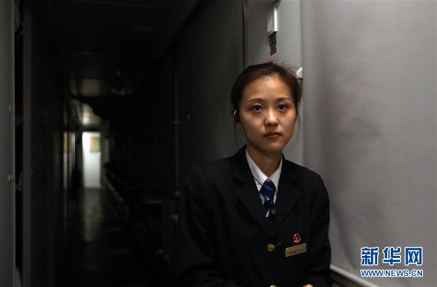 (新春走基层·图文互动)(1)“最北列车”上的“守门员” (新春走基层·图文互动)(1)“最北列车”上的“守门员”