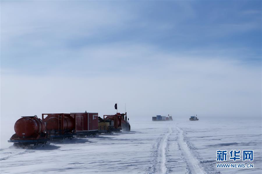（第35次南极科考·图文互动）（5）通讯：有一种过年，叫在南极冰盖上“狂奔”