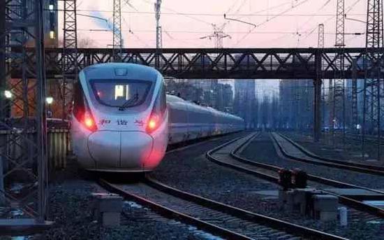 【新春走基层】“红眼高铁”列车长:穿梭高寒地区,更要提升“温度”! 【新春走基层】“红眼高铁”列车长:穿梭高寒地区,更要提升“温度”!