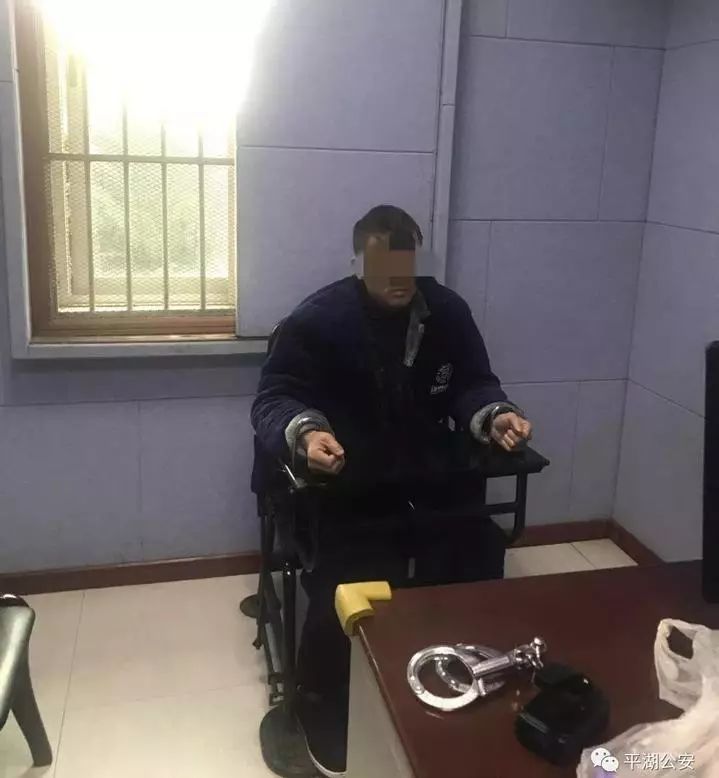 在逃人员潜回老家被抓 反问警察:你们都不过年吗? 在逃人员潜回老家被抓 反问警察:你们都不过年吗?