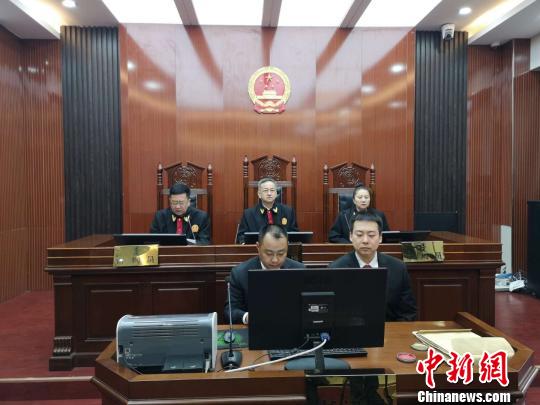图为法院宣读最高人民法院执行死刑命令。 法院供图 摄 点击进入下一页
