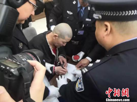 图为“黑三轮”司机王换换。 法院供图 摄 点击进入下一页