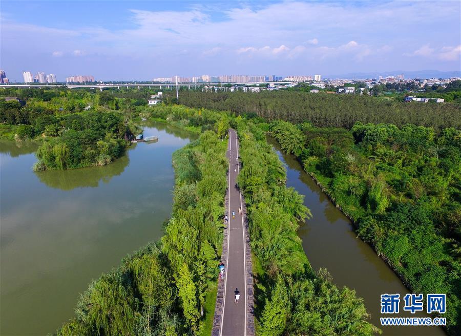 （新华全媒头条·图文互动）（1）一座超大城市的转型和突围——践行新发展理念的成都答卷