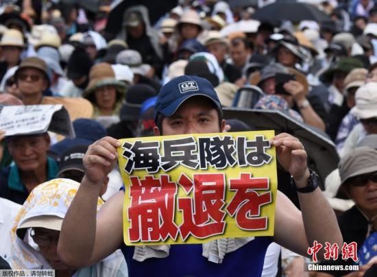 集会上宣读了遇害者父亲的信。他写道：“为了不出现更多受害者，必须撤出所有(美军)基地。冲绳县民只要团结起来，这就能成为可能。”