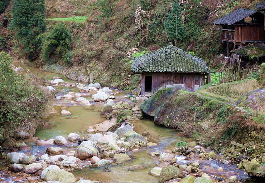 9   3月1日，位于桂黔交界的广西融水苗族自治县杆洞乡尧告苗寨河道两侧的水碾房。_副本.jpg