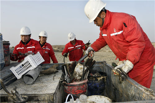 新疆巴州西北油田石油工人版探月背后的故事