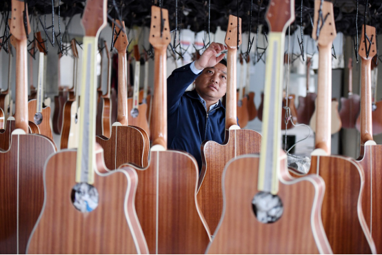 1551842036295839.png 【媒体投稿】“吉他大王”郑传玖隔空呼叫马云,“我要送你一把吉他!”125.png