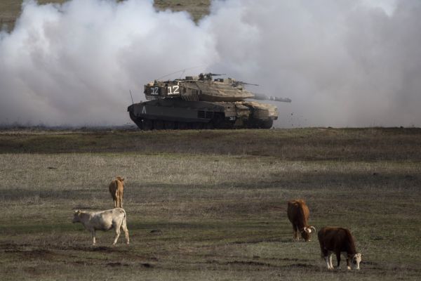  2016年1月11日，在戈兰高地，一辆以色列坦克参加演习。