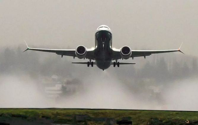 此外在3月24日,拥有24架波音737 max 8飞机的美国航空公司宣布将波音