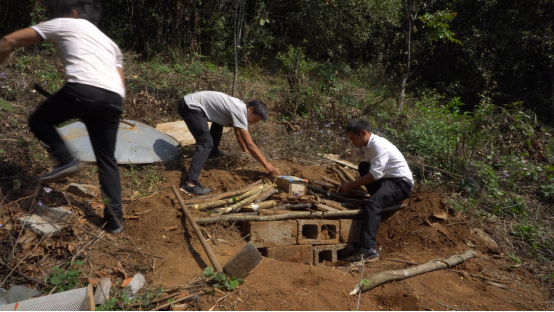 【媒体投稿】云南青年驯化“虎头蜂” 依托阿里助数万人致富154.png