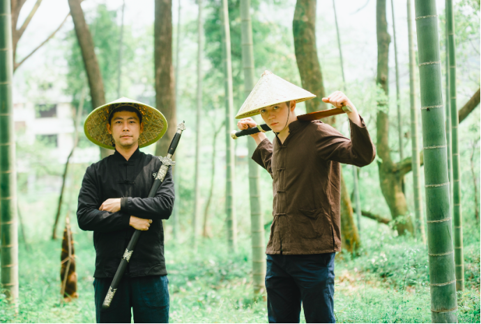 1555393108417279.png 外国小伙网店结缘龙泉铸剑大师 每周往返近千公里拜师学艺317.png