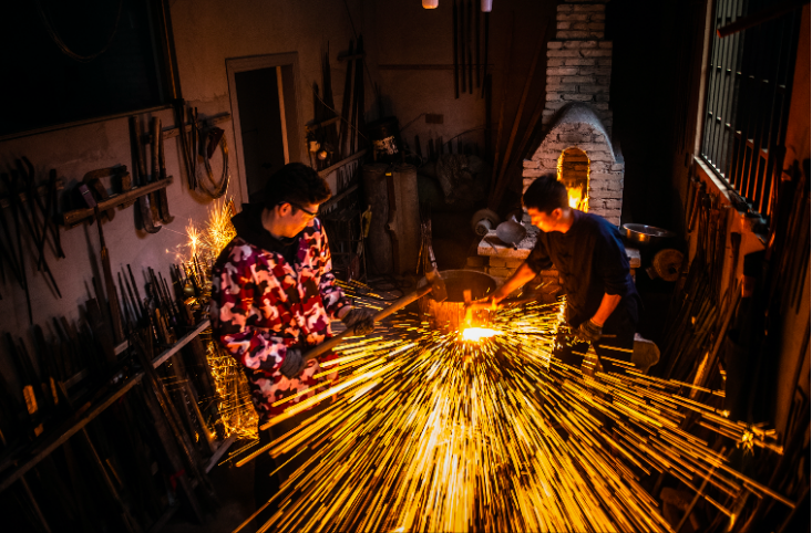 1555393115733367.png 外国小伙网店结缘龙泉铸剑大师 每周往返近千公里拜师学艺694.png