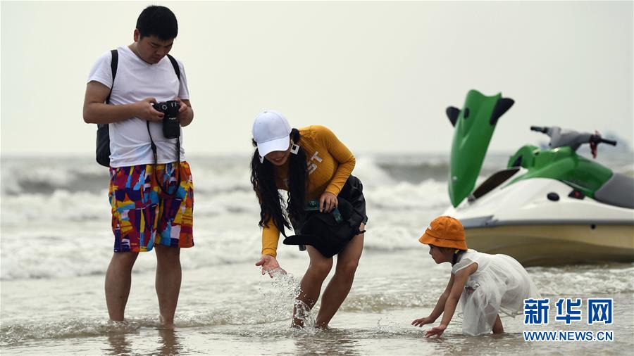 （壮丽70年 奋斗新时代——推动高质量发展调研行·图文互动）（7）近海能看鲸鱼白海豚，广西这片滨海旅游胜地啥来头？