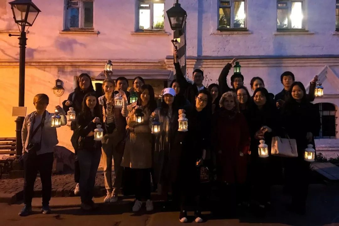 ãä¹å¨ä¸­ä¿ä¸¨ä»ä»¬çæäºãçä¿æ¶åãå°æååæçæäº