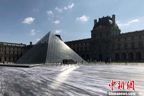 资料图：法国卢浮宫玻璃金字塔。