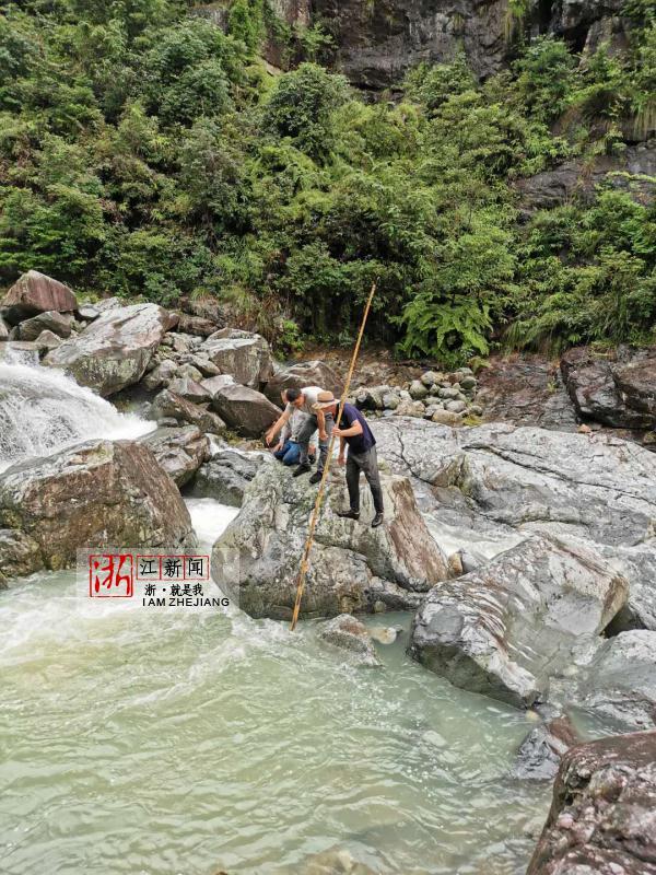 退役后人口地_喝完酒后满地酒瓶图片(3)