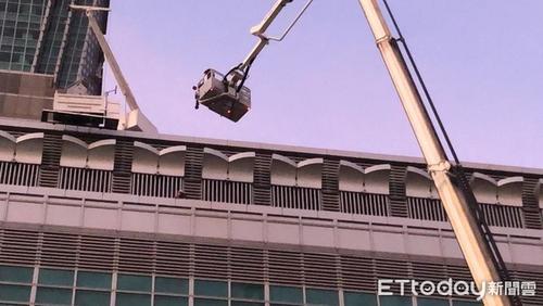 台北101发生意外事件一名工人坠楼身亡另一人获救