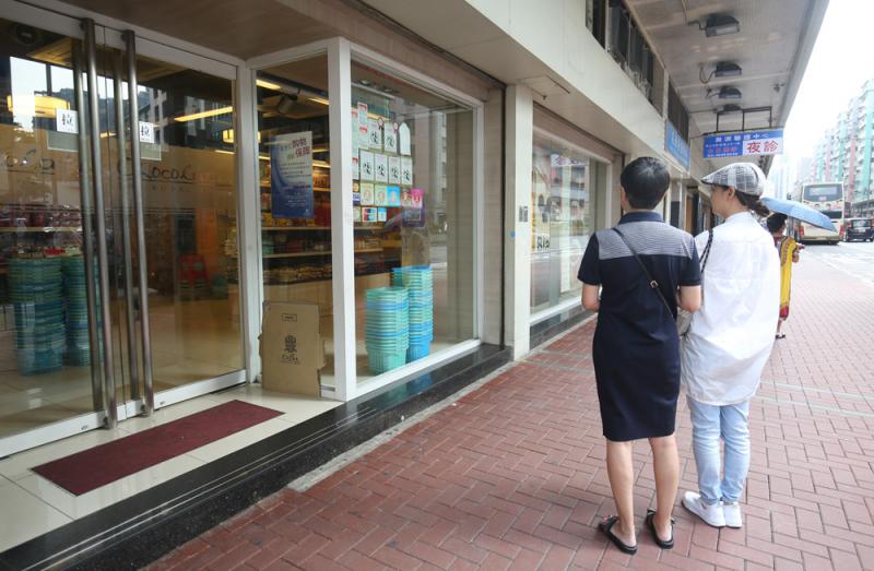  连肉也买不起!港单亲妈妈:暴乱让全家收入降为0