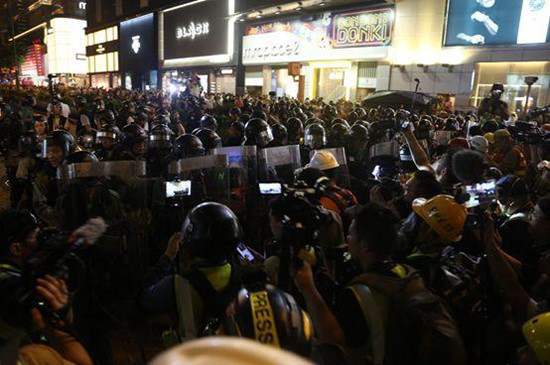内地记者遭暴徒殴打 香港记协恶意狡辩