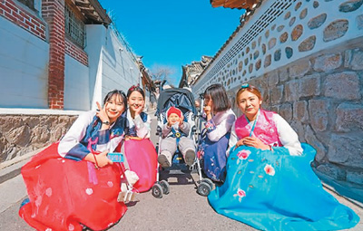 中国人出境游越来越有个性