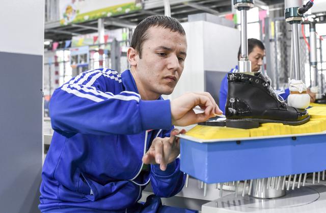 海外网评：西方攻击新疆教培中心的谎言破产