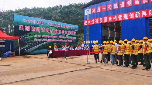 景海项目组织开展2019年汛期防滑坡泥石流应急演练.jpg