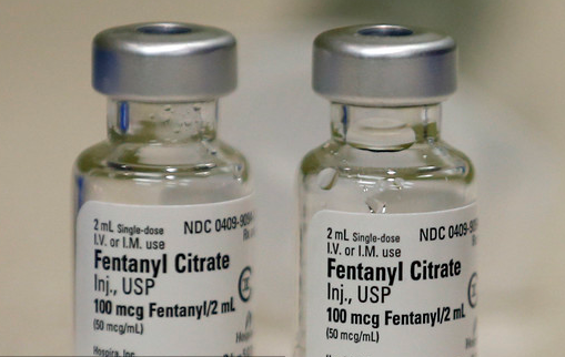 人民日报批驳美方：芬太尼泛滥，脏水泼不到中国身上