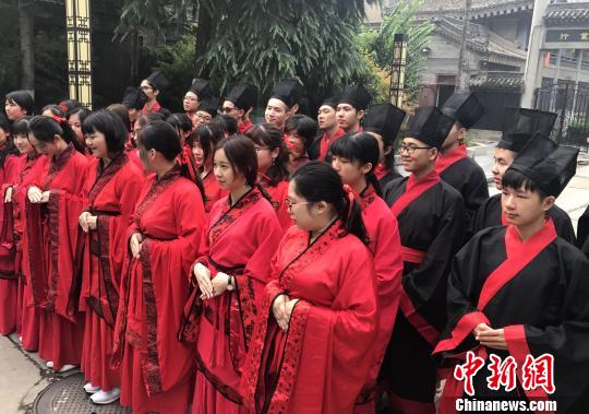 台湾大学生西安开启文化之旅着汉服感悟传统之美