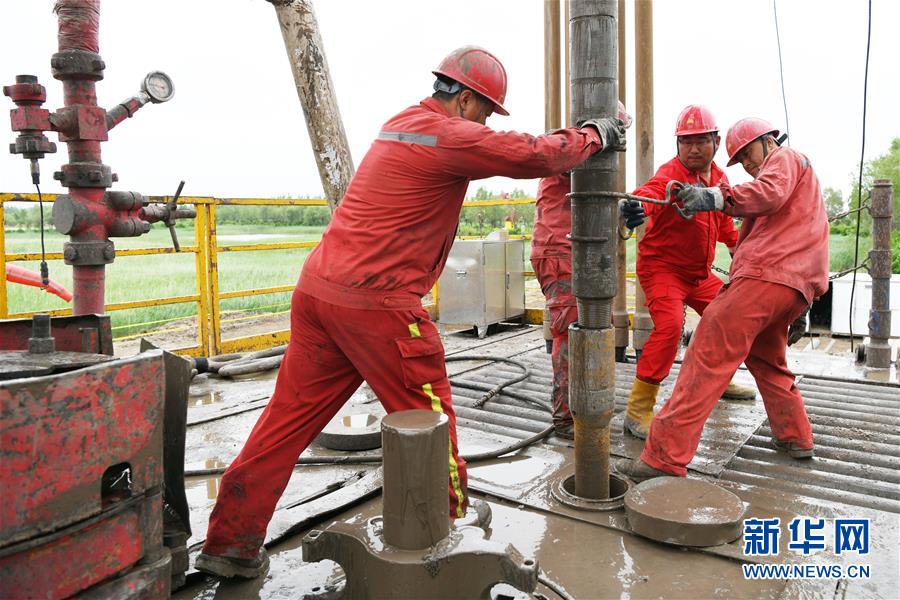 ï¼æ°åå¨åªå¤´æ¡Â·å¾æäºå¨ï¼ï¼5ï¼å´èµ·ä¸­åæ°æç²¾ç¥æ°é«åº¦ââä»70å¹´å¥è¿å¾ç¨åè¯»ä¸­å½æ°è´¨