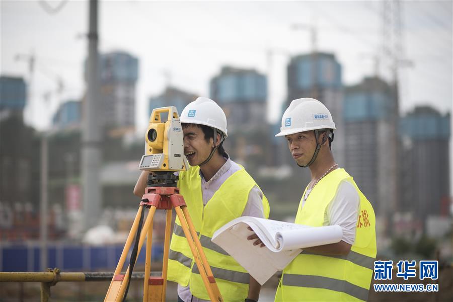 ï¼æ°åå¨åªå¤´æ¡Â·å¾æäºå¨ï¼ï¼6ï¼å´èµ·ä¸­åæ°æç²¾ç¥æ°é«åº¦ââä»70å¹´å¥è¿å¾ç¨åè¯»ä¸­å½æ°è´¨
