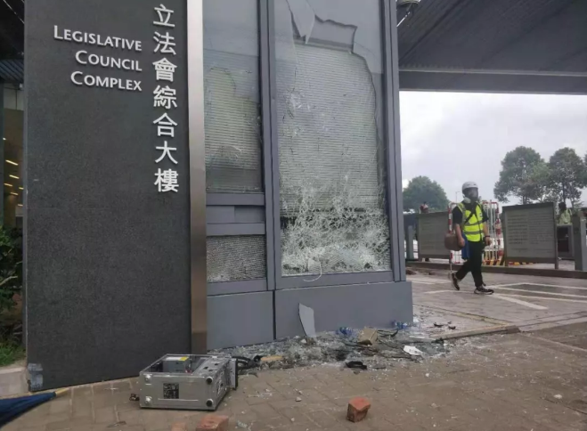 香港“双普选”、紧急法……这场答记者问尖锐，有料！