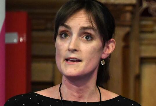 英首相弟弟辞职前被妻子下最后通牒：选你哥还是我？