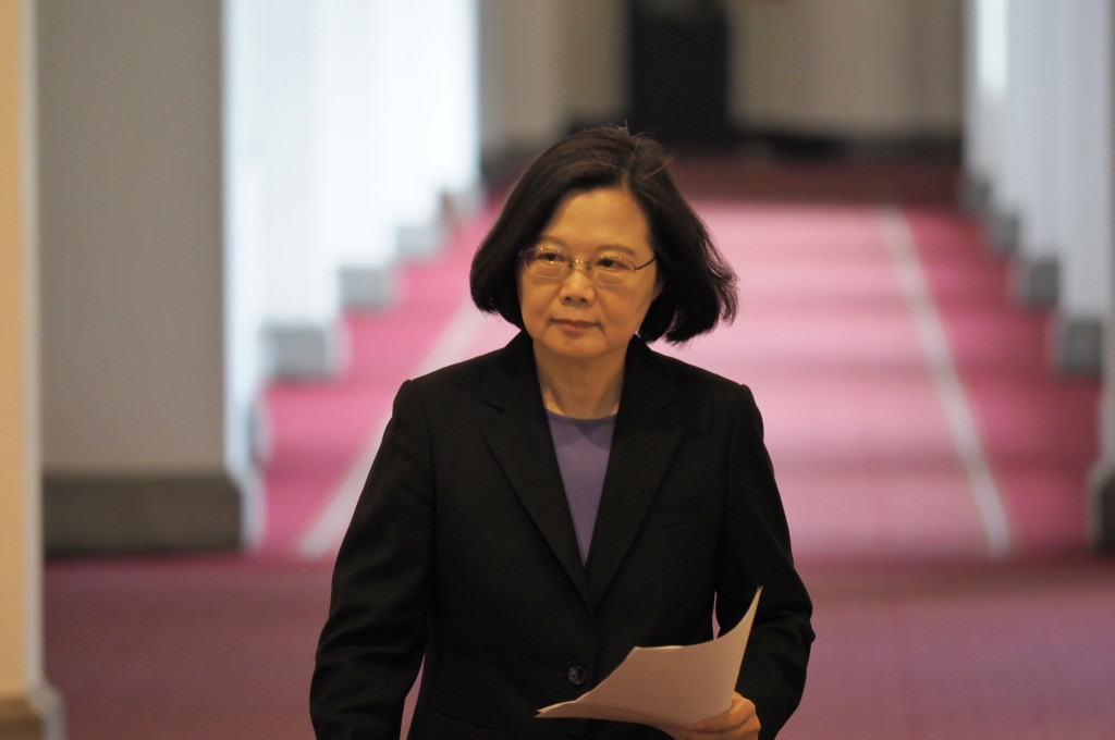 港台腔：蔡英文打算带台湾重回“戒严时代”？