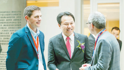 讲述亲历故事 见证辉煌历程